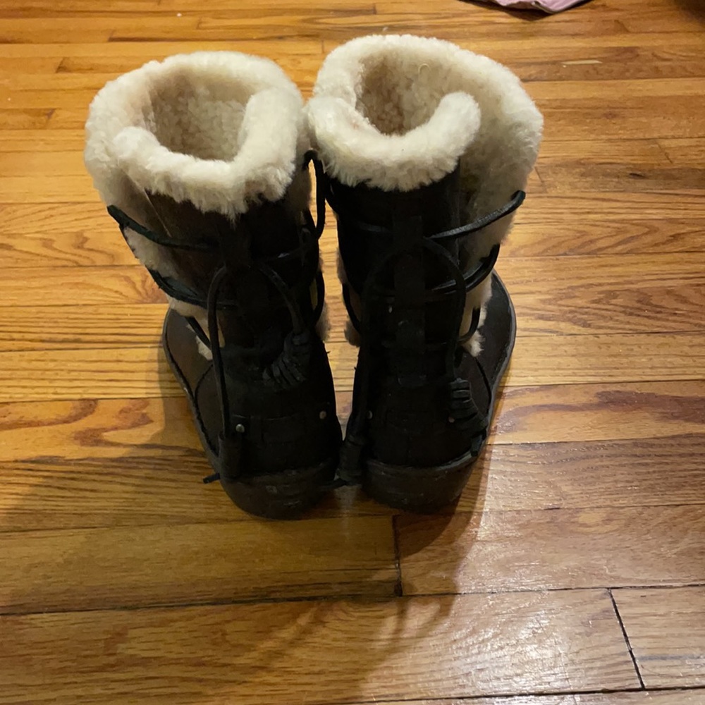 Ugg's boots size 9 - Picture 3 of 6